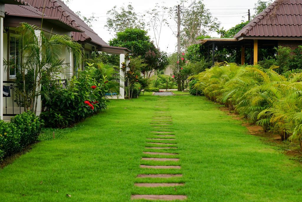 Charpoot Cottage Khao Lak Exterior photo